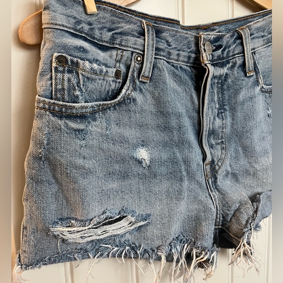 LEVI 501’s shorts - Ladies 27 - Great condition - Picture 2 of 5